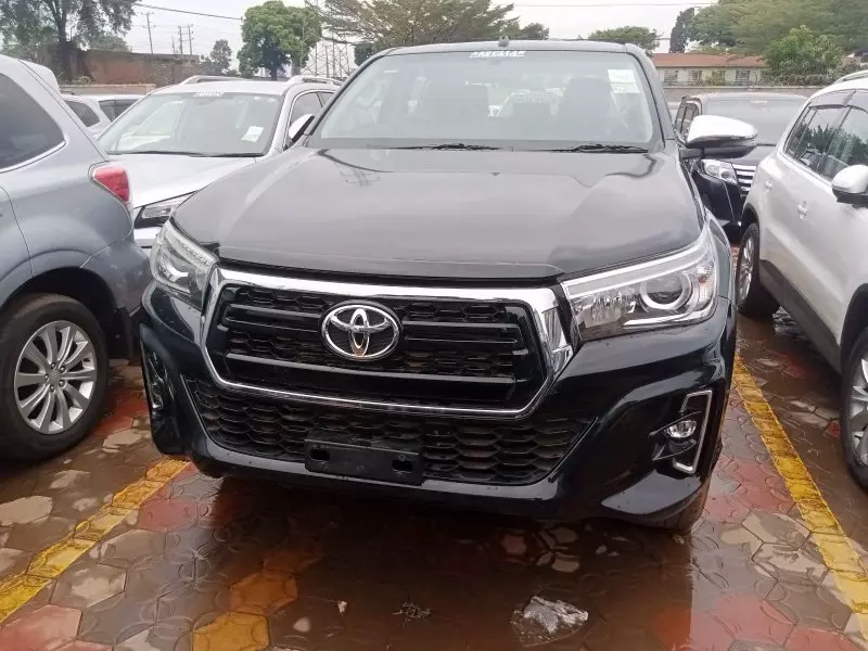 Toyota Hilux   - 2017