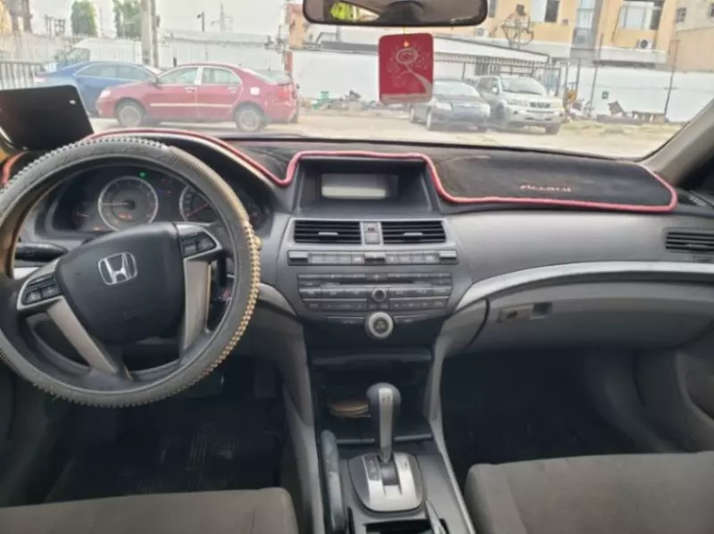 Honda Accord   - 2010