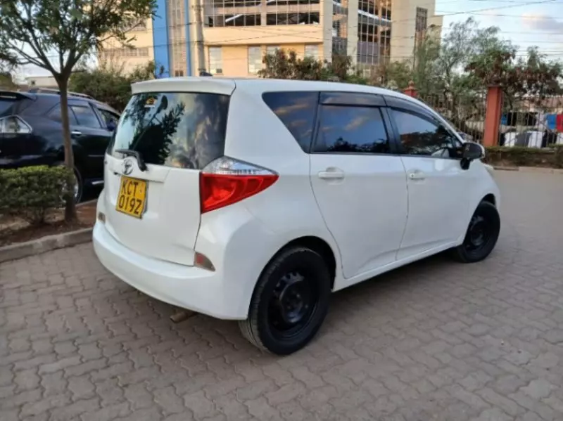 Toyota Ractis   - 2012