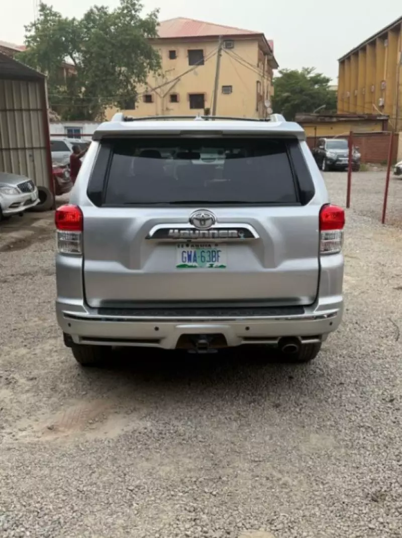 Toyota 4-Runner   - 2010