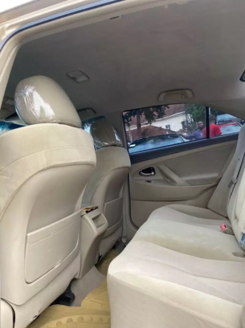 Toyota Camry   - 2011