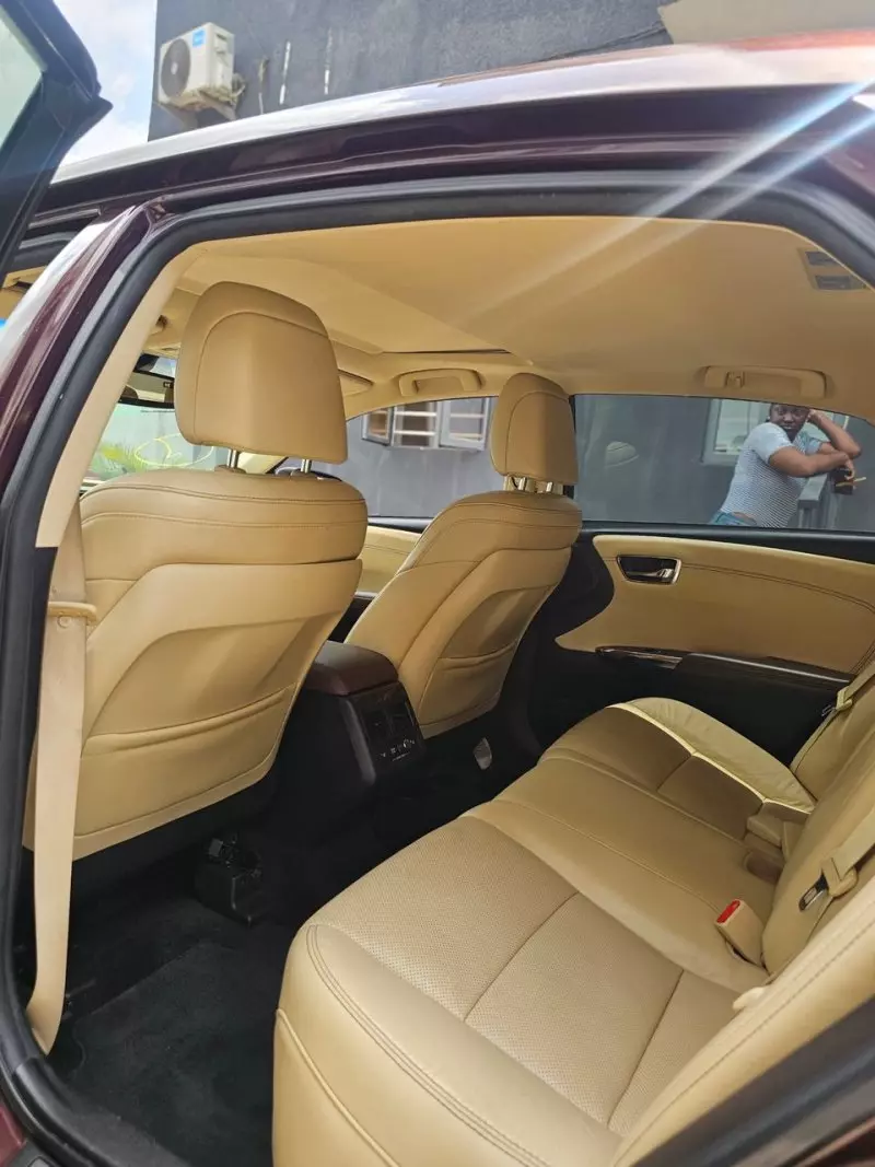 Toyota Avalon   - 2013