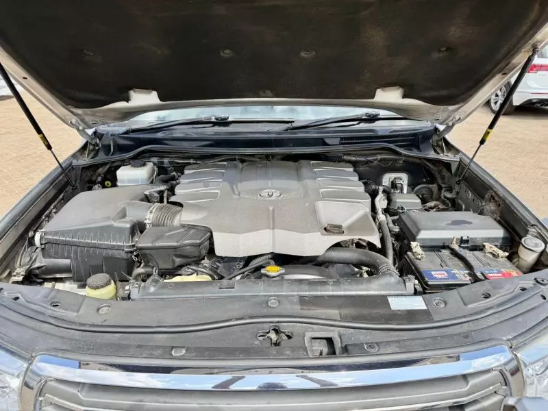 Toyota Land Cruiser V8   - 2014
