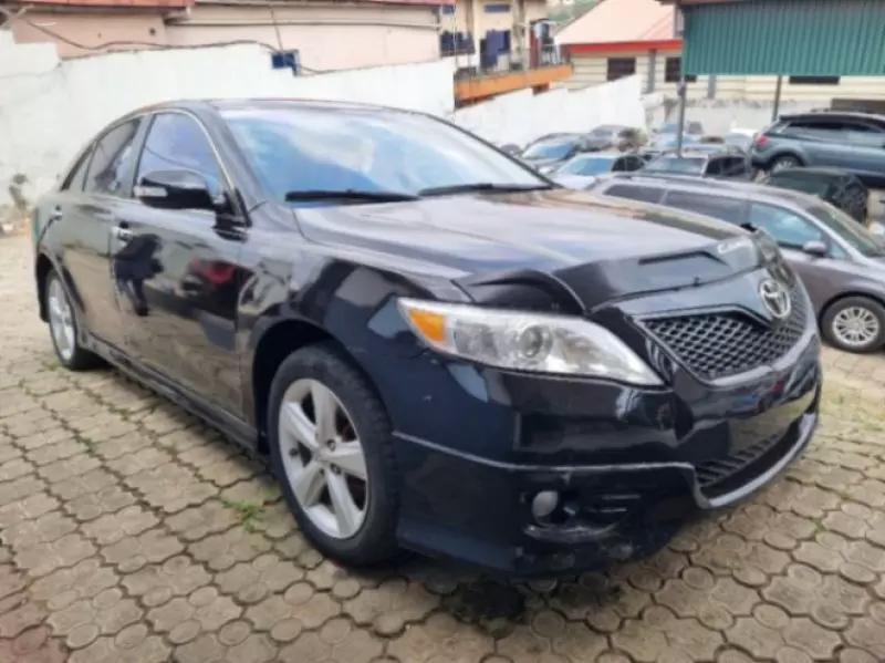 Toyota Camry   - 2011