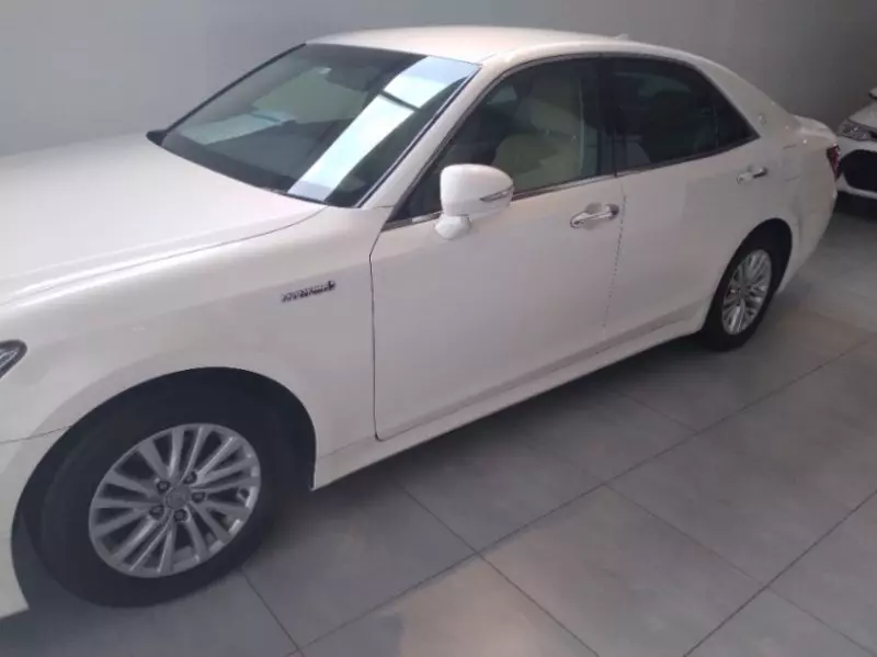 Toyota Crown   - 2016