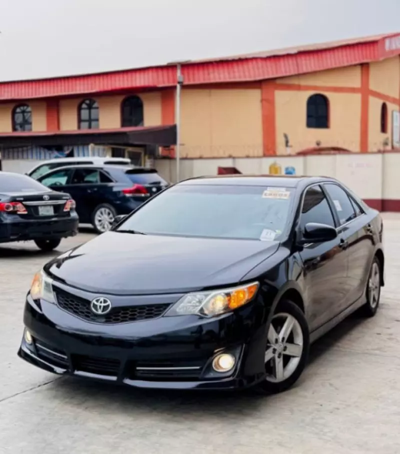 Toyota Camry   - 2012