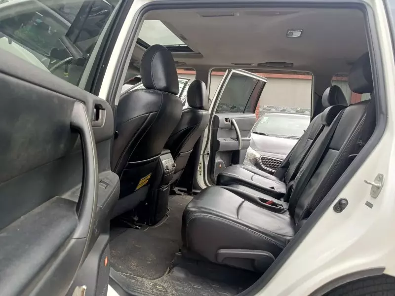 Toyota Highlander   - 2011