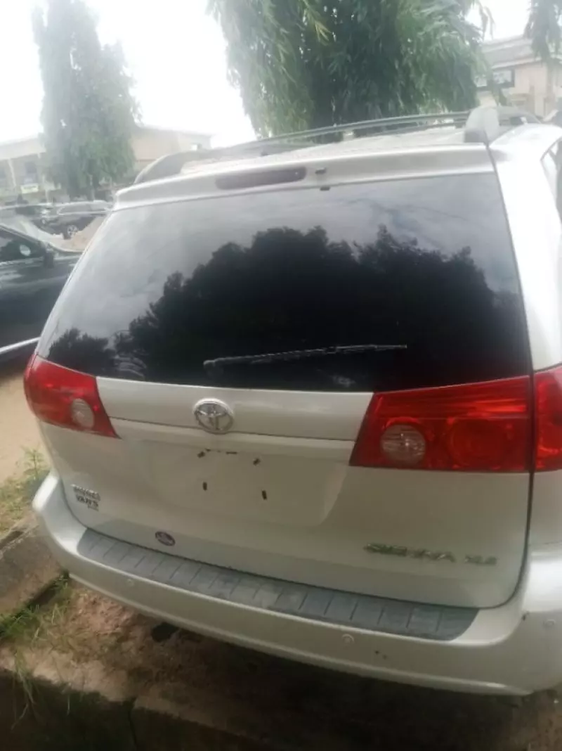 Toyota Sienna   - 2006