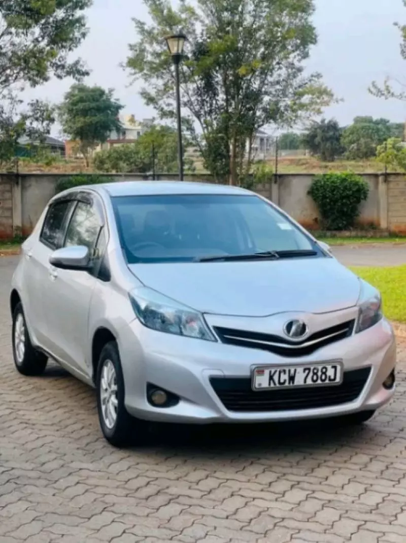 Toyota Vitz   - 2013