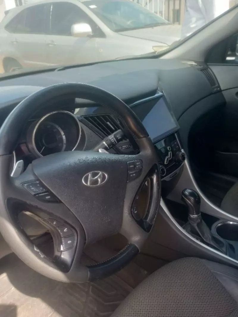 Hyundai Sonata   - 2012