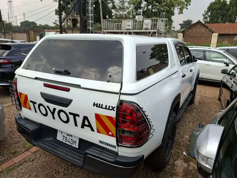 Toyota Hilux   - 2019