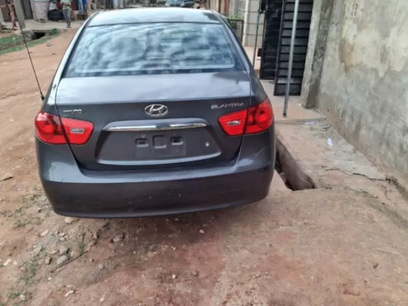 Hyundai Elantra   - 2008