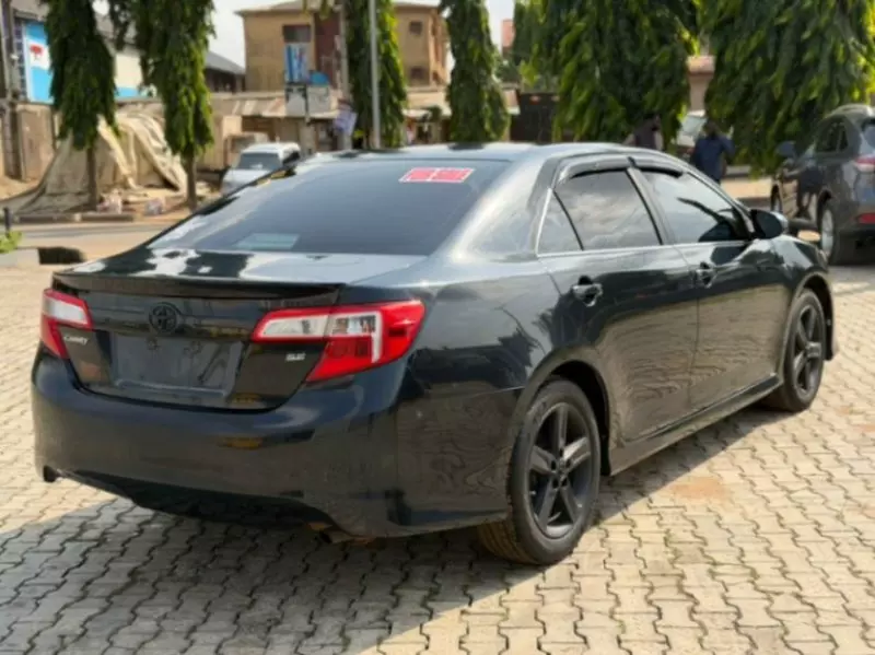 Toyota Camry   - 2012