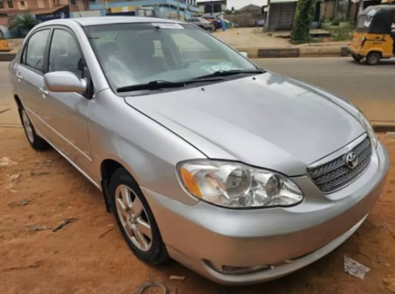 Toyota Corolla - 2005