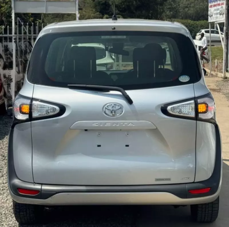 Toyota Sienta   - 2018
