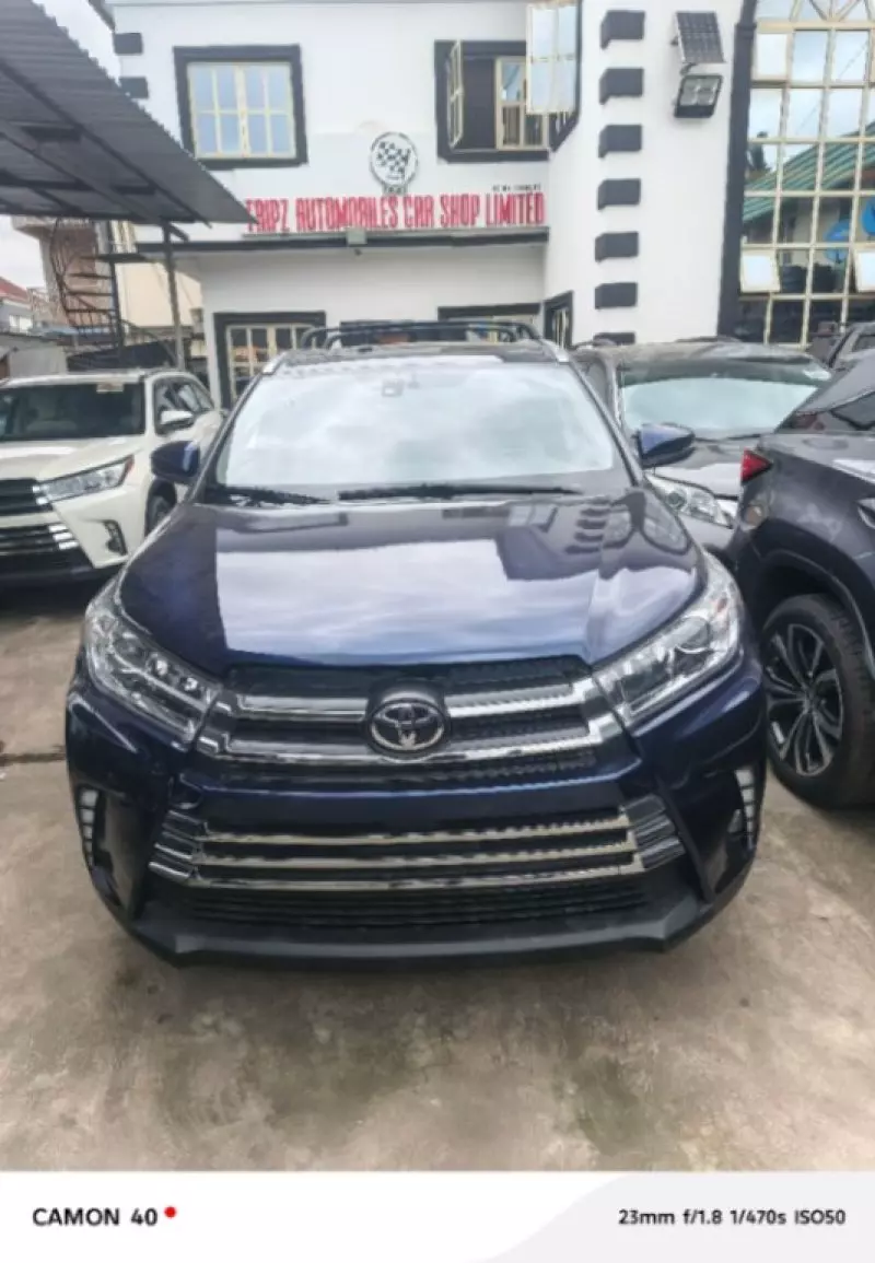 Toyota Highlander   - 2016