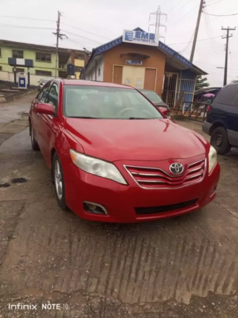 Toyota Camry   - 2010