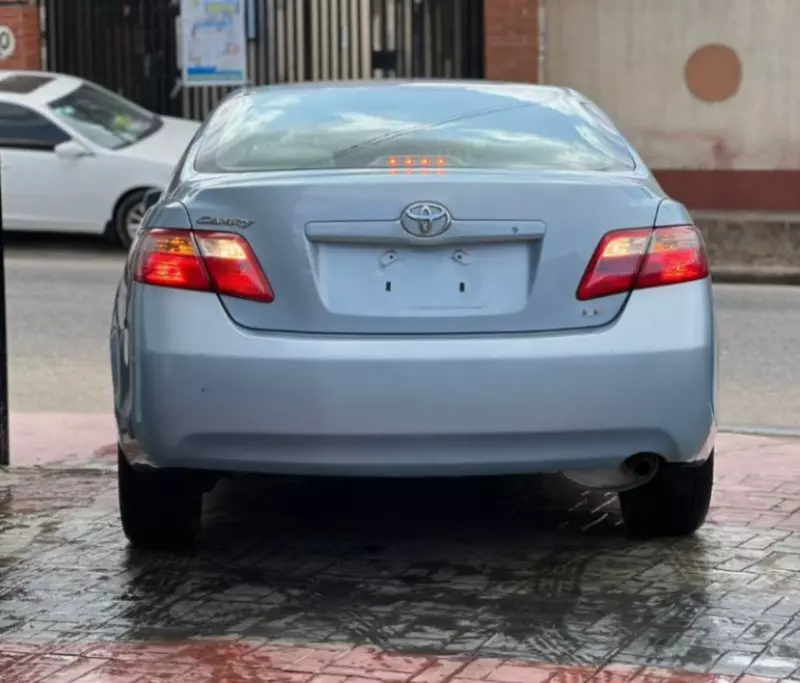 Toyota Camry   - 2009