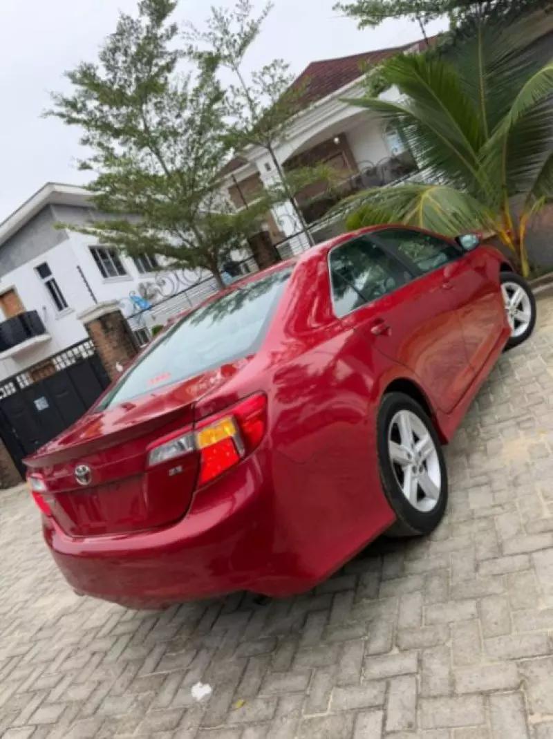 Toyota Camry   - 2012