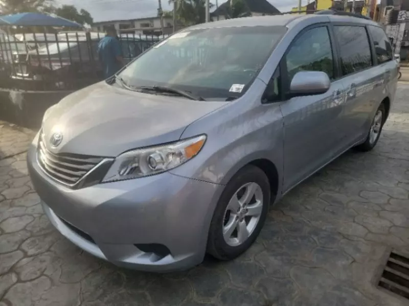 Toyota Sienna   - 2015