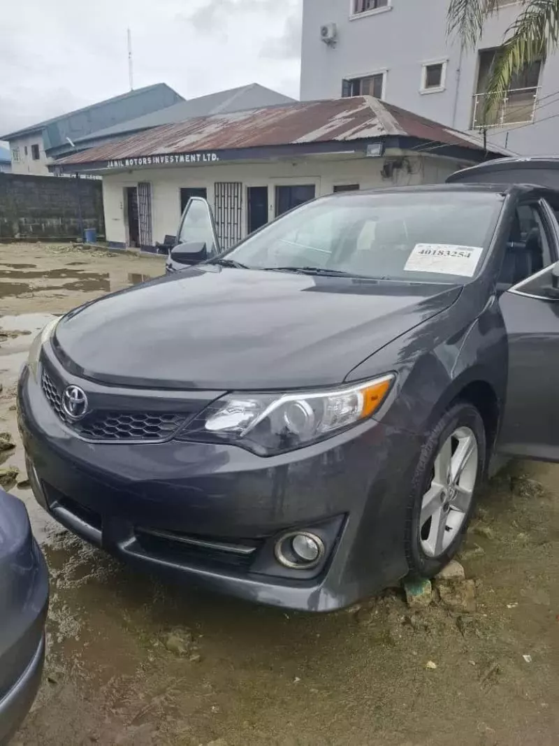 Toyota Camry   - 2014