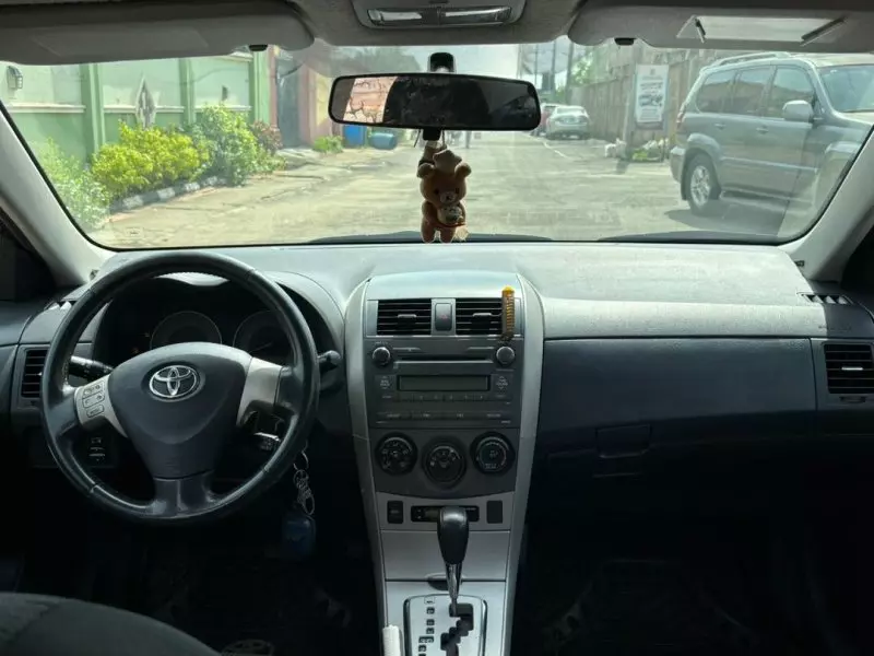 Toyota Corolla   - 2010