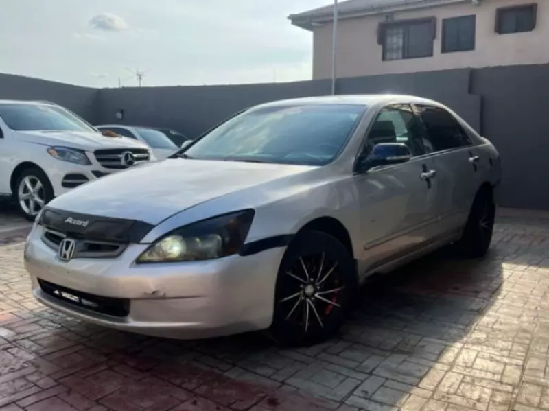 Honda Accord   - 2005