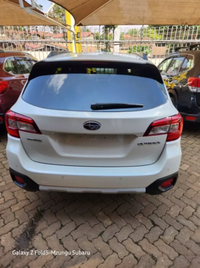 Subaru Outback   - 2018