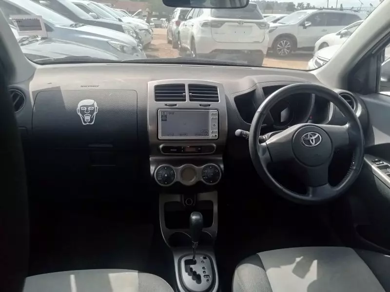 Toyota Ist    - 2011