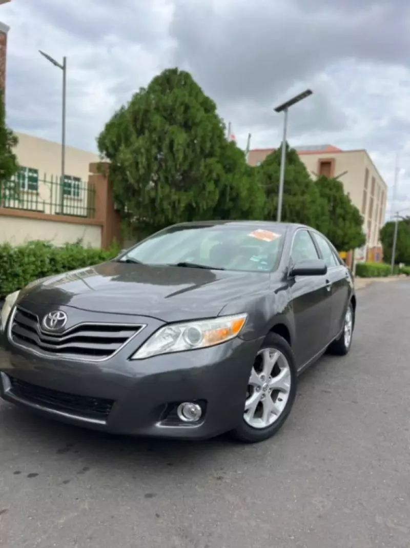 Toyota Camry   - 2010