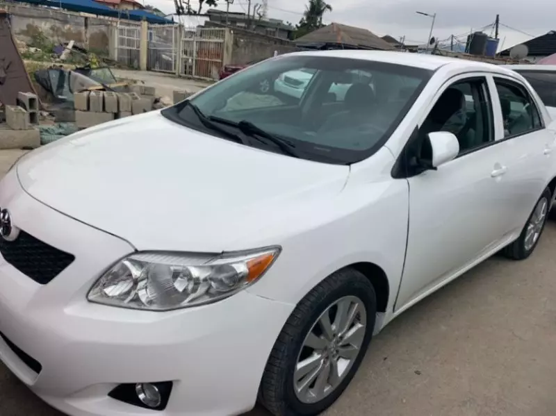 Toyota Corolla   - 2010