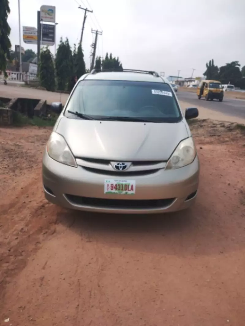 Toyota Sienna   - 2008