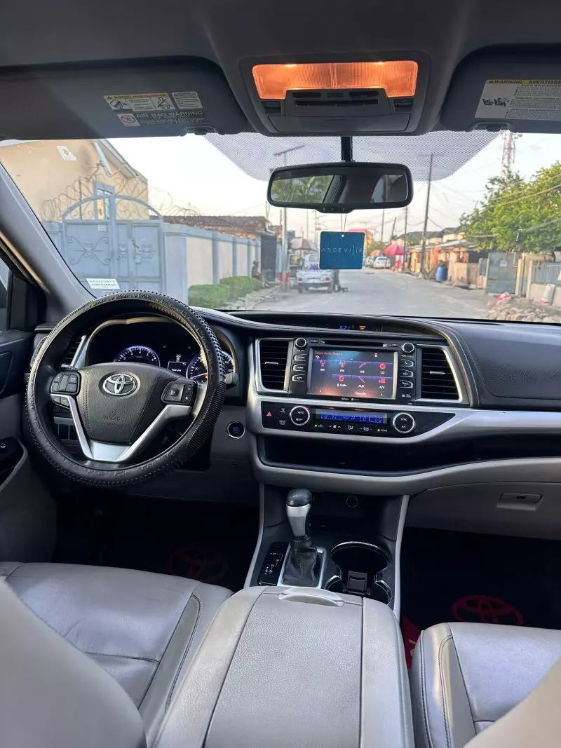 Toyota Highlander   - 2015