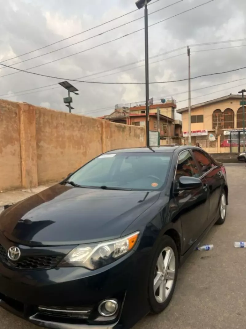 Toyota Camry   - 2013
