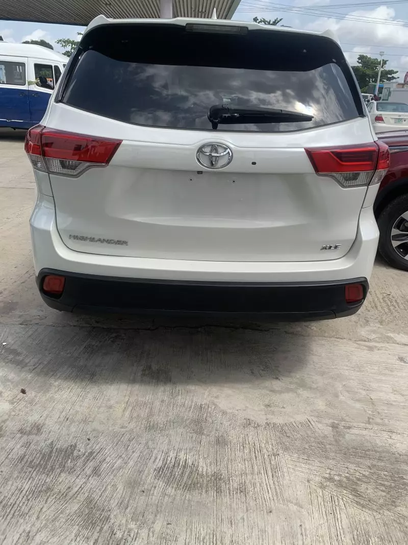 Toyota Highlander   - 2015