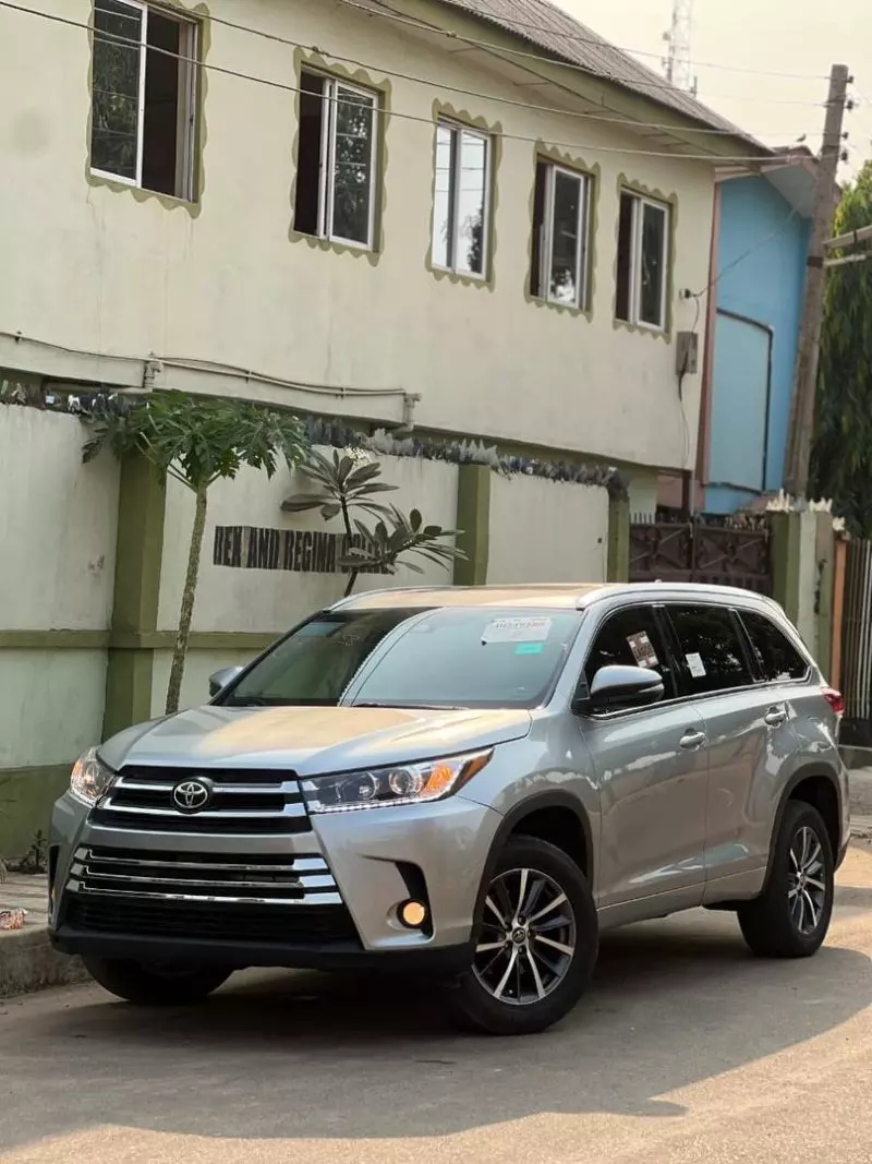 Toyota Highlander   - 2017