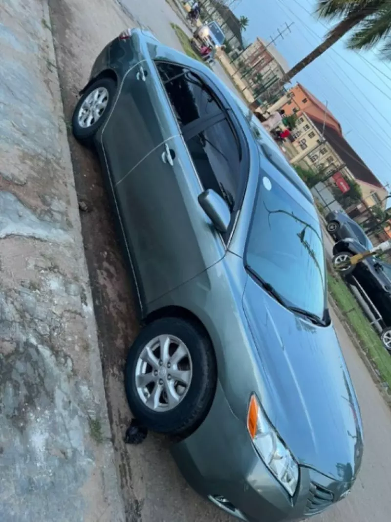 Toyota Camry   - 2009