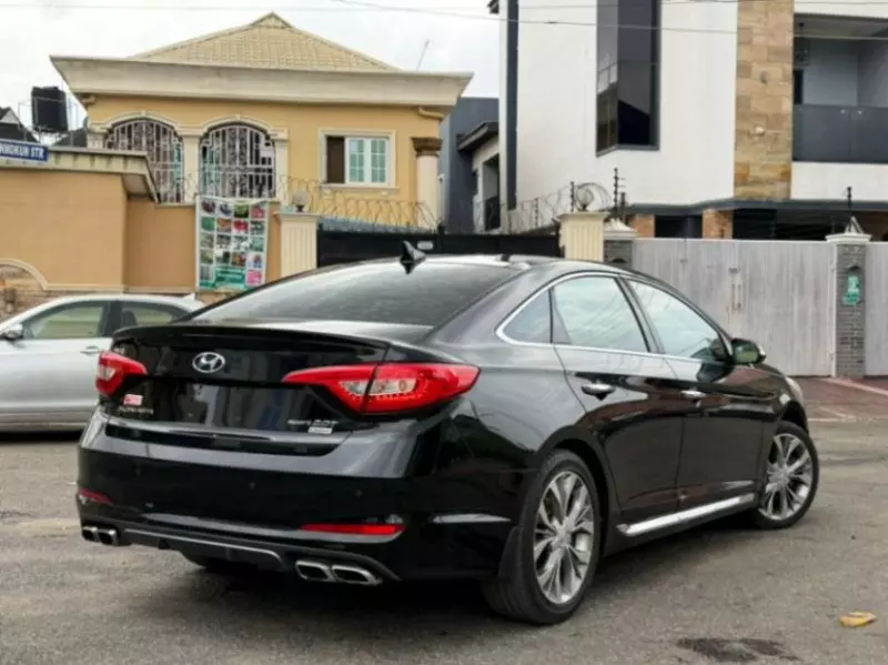 Hyundai Sonata   - 2015