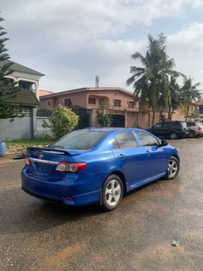 Toyota Corolla   - 2011