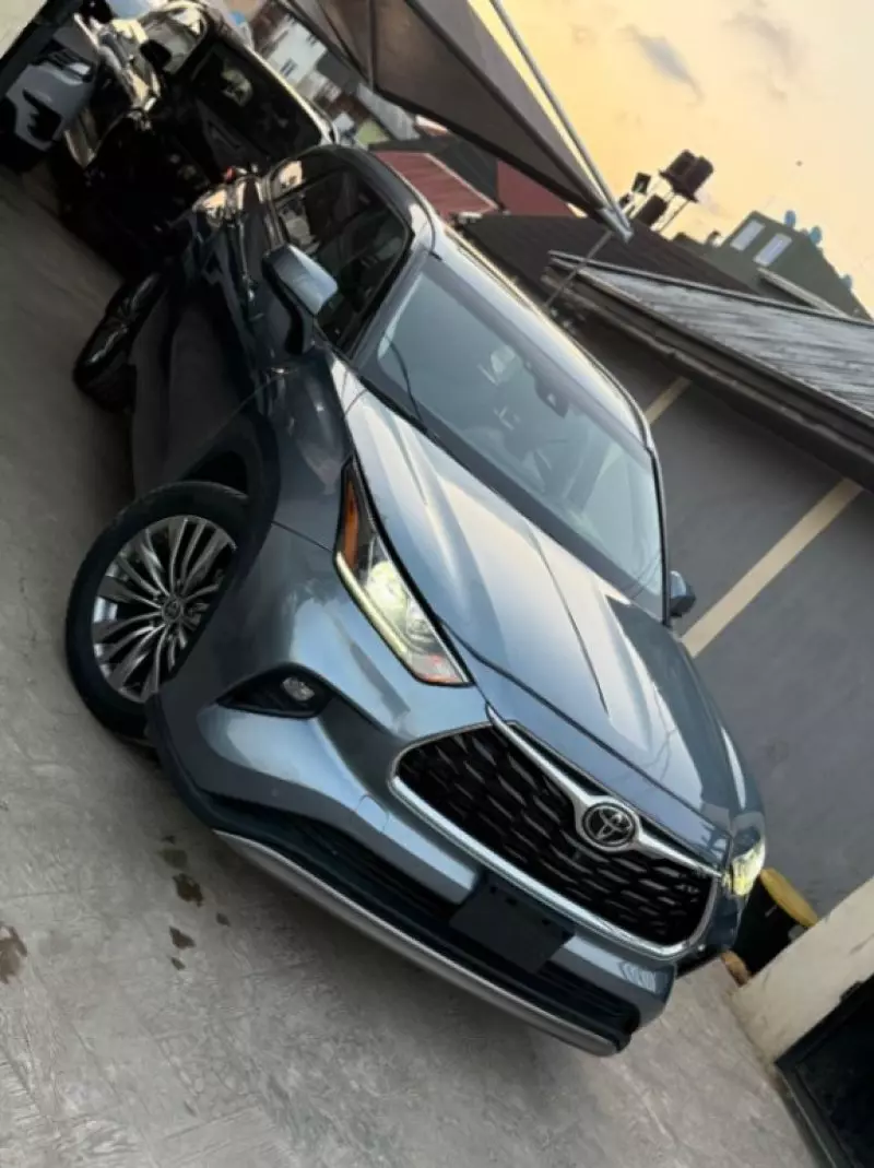 Toyota Highlander   - 2022