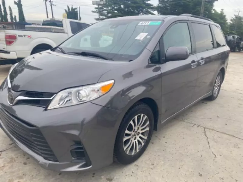 Toyota Sienna   - 2018