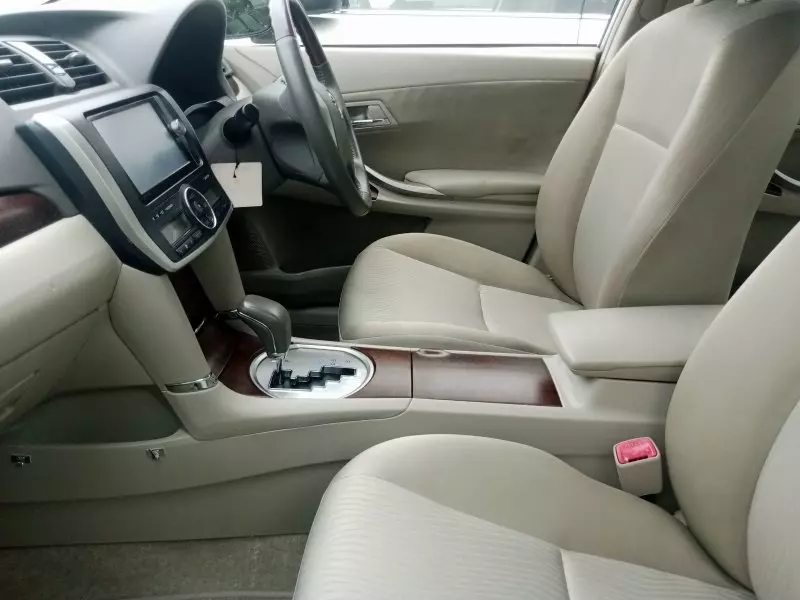 Toyota Premio    - 2012