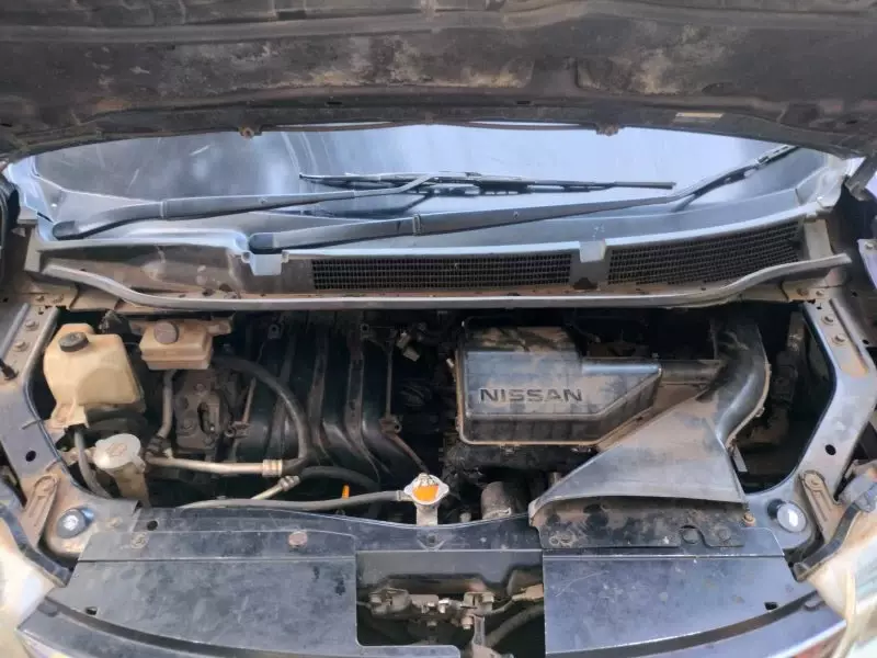 Nissan Serena   - 2013