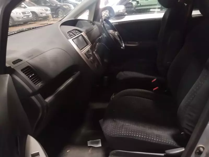 Toyota Ractis   - 2009