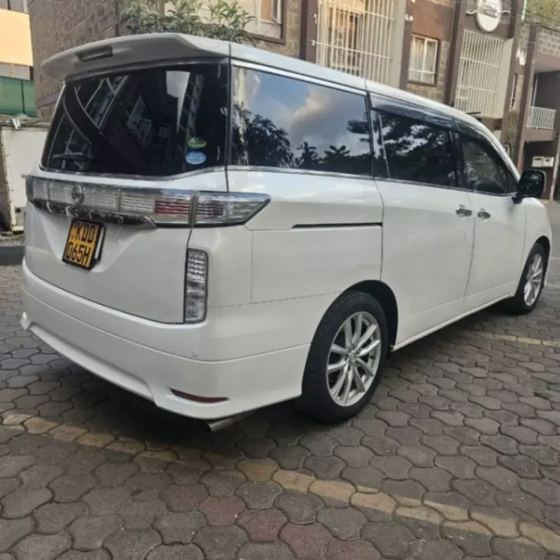 Nissan Elgrand - 2014
