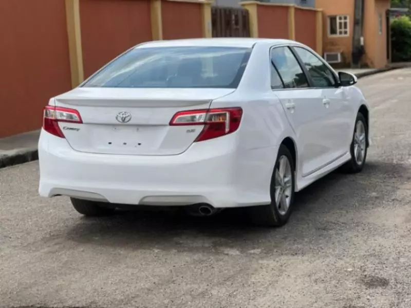 Toyota Camry   - 2013