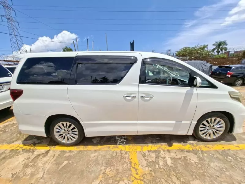 Toyota Alphard   - 2011