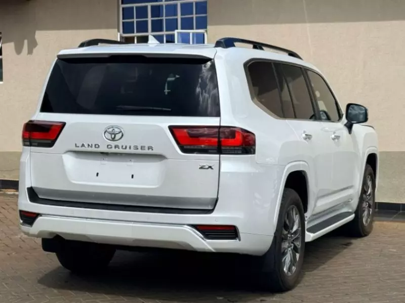 Toyota LAND CRUISER 300 LC300