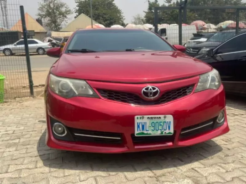 Toyota Camry   - 2013