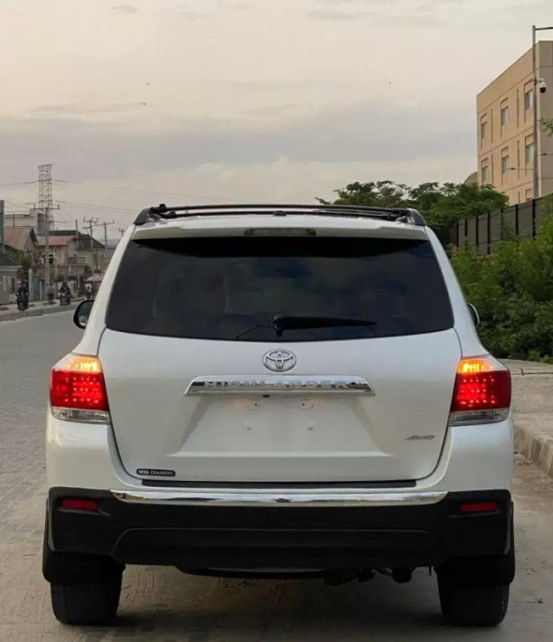 Toyota Highlander   - 2011